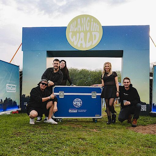 Die "Klang im Wald"-Crew freute sich über die nützlichen Flightcases auf dem Festivalgelände.